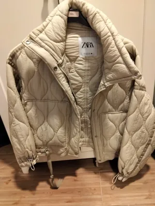 Chaqueta Zara acolchada beige Talla M