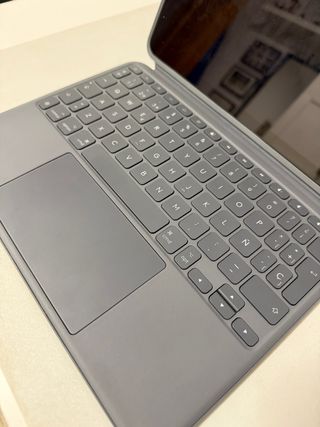 Logitech Combo Touch iPad Air 11