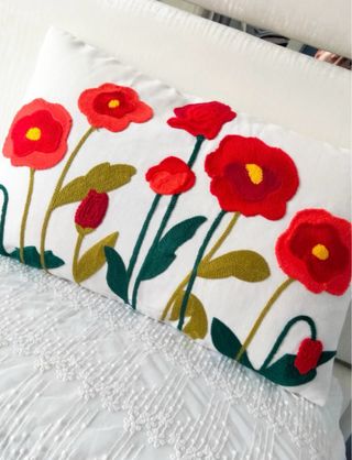 Funda Cojín de50x30cm.Bordado Amapolas.50%Algodón