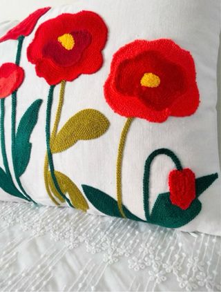 Funda Cojín de50x30cm.Bordado Amapolas.50%Algodón
