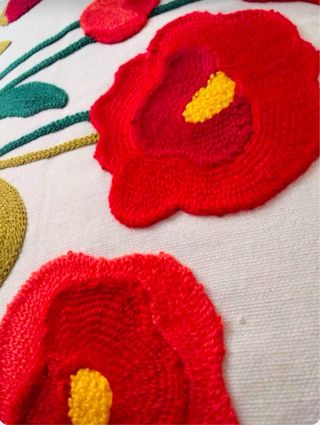 Funda Cojín de50x30cm.Bordado Amapolas.50%Algodón