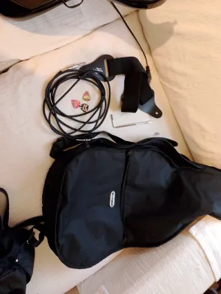 Guitarra zurdos Harley Benton+amplifi+accesorios