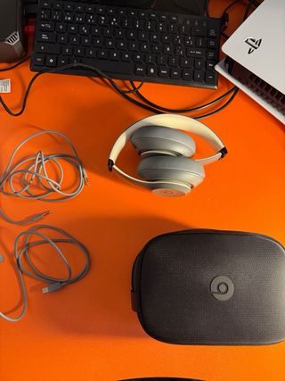 Auricolari Beats Studio Pro Grigi e Bianchi