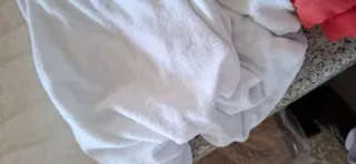 Coperta plaid e cuscini letto