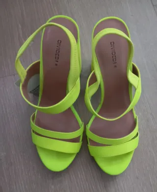 Sandalias tacón plataforma neón amarillo