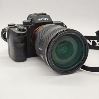 CAMARA SONY ALPHA 7 III (4151 DISPAROS) + OBJETIVO SONY FE 24-105 MM F/4 G OSS + CARGADOR + 2 BATERIAS