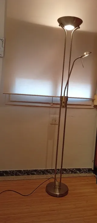 Lámpara de pie moderna metal
