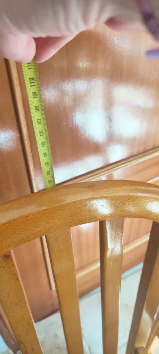 Juego de 5 sillas de madera y piel