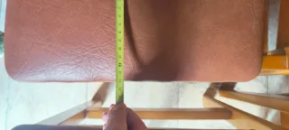 Juego de 5 sillas de madera y piel