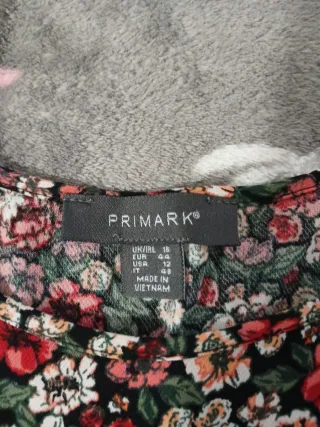 Vestido floral negro y rojo