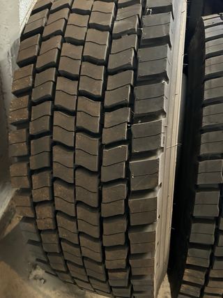 4 Neumáticos Camión nuevos 315/70R22.5 con llanta