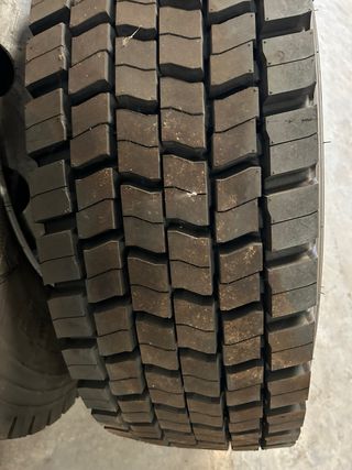4 Neumáticos Camión nuevos 315/70R22.5 con llanta