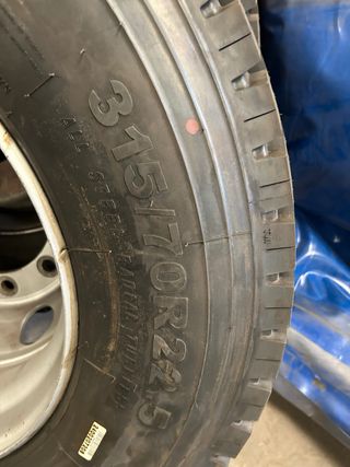 4 Neumáticos Camión nuevos 315/70R22.5 con llanta
