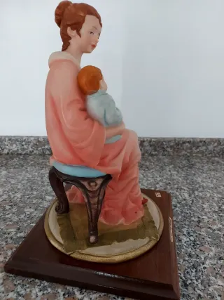 Statua madre e figlio in ceramica