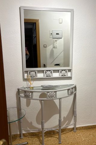 Mueble de entrada de metal y cristal