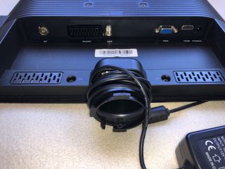 Televisor LED Inventec 13.3 con mando Inventec