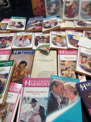 collezione di libri del marchio Harmony,