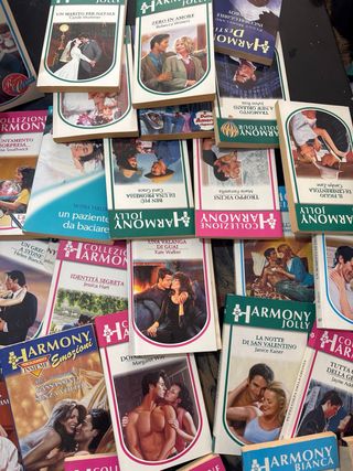 collezione di libri del marchio Harmony,