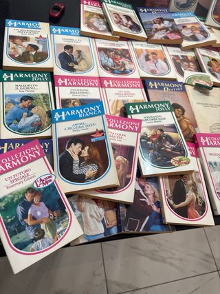 collezione di libri del marchio Harmony,