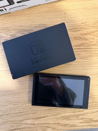 Nintendo Switch + Mario Kart 8 Deluxe + Accesorios