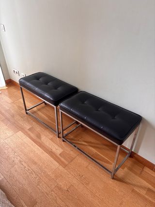 Juego de 2 banquetas negras con estructura metálic
