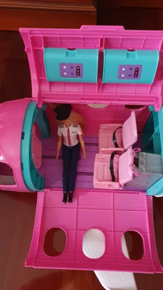 Aereo Barbie Pilota Bambola + Armadio vestiti Barbie
