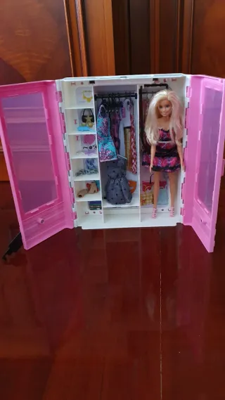 Aereo Barbie Pilota Bambola + Armadio vestiti Barbie