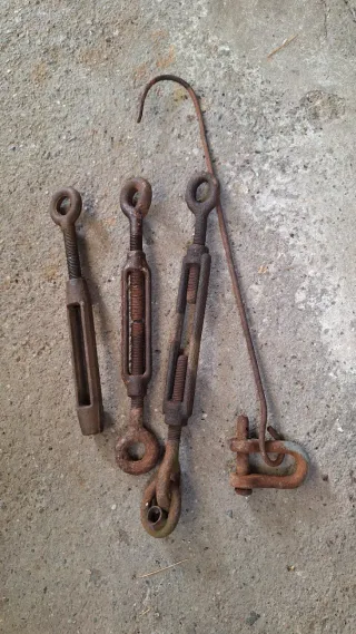 Antichi tenditori in metallo del '900