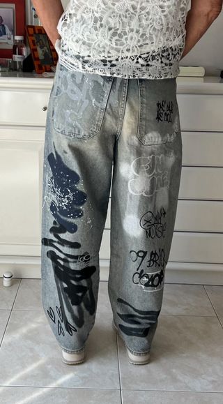 Pantalón vaquero graffiti