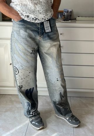Pantalón vaquero graffiti