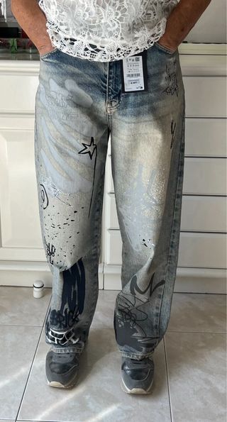 Pantalón vaquero graffiti