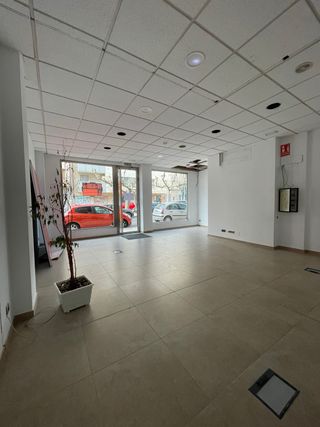 Se alquila local C/Lancia,Leon