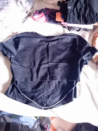 Camiseta corta negra con diamantes del breska