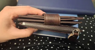 Cartera de cuero marrón