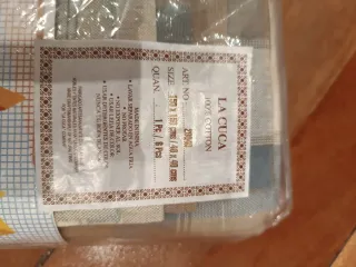 Mantel y servilletas de tela a cuadros