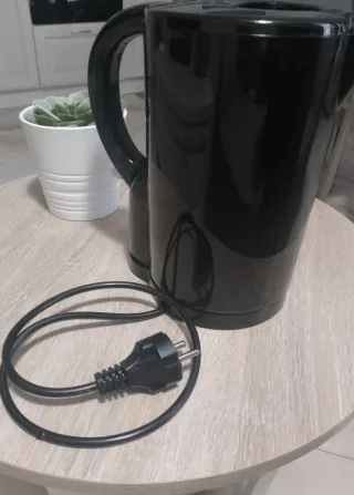 Bollitore elettrico nero