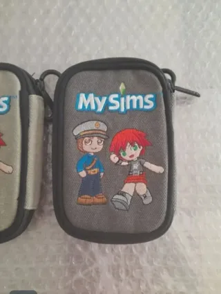 NUEVO. Fundas y Llaveros Nintendo DS