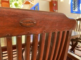 Mesa y sillas de exterior madera teka