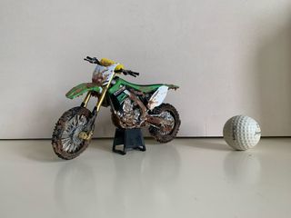 Maqueta de moto Kawasaki Motocross personalizada