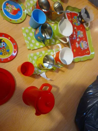 Juego de tazas y platos infantiles