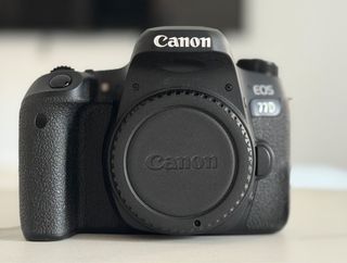 Cámara Canon EOS 77D + Objetivos