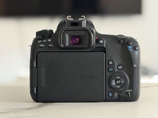 Cámara Canon EOS 77D + Objetivos