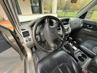 Mitsubishi Montero 2005