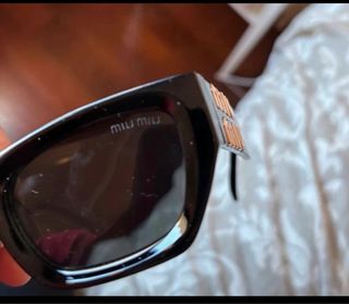 Gafas de sol Miu Miu negras