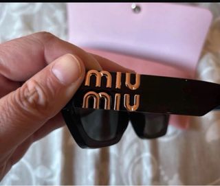 Gafas de sol Miu Miu negras