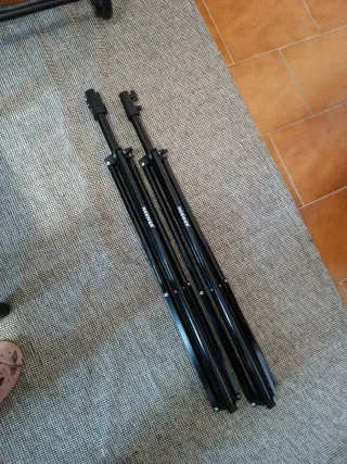 Trípodes Neewer para focos