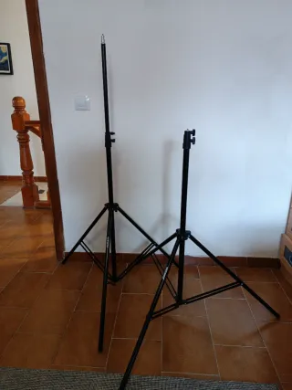 Trípodes Neewer para focos