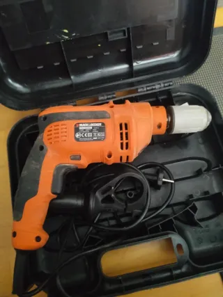 Taladro Black & Decker 710W