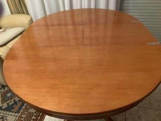 Mesa redonda de salón extensible