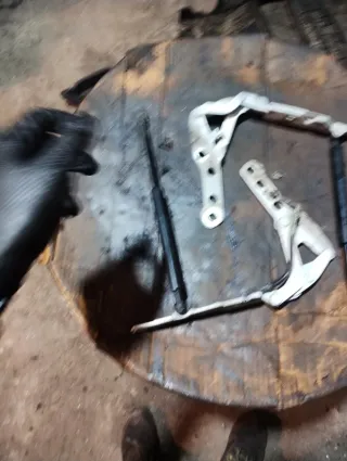 Bisagras BMW E46 320cd + Amortiguador